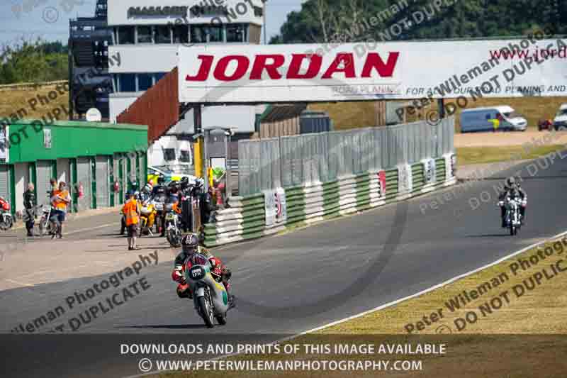 Vintage motorcycle club;eventdigitalimages;mallory park;mallory park trackday photographs;no limits trackdays;peter wileman photography;trackday digital images;trackday photos;vmcc festival 1000 bikes photographs